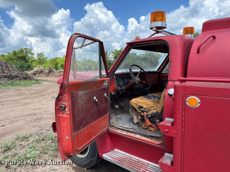 image for item ET6492 1968 Chevrolet C50 pumper fire truck