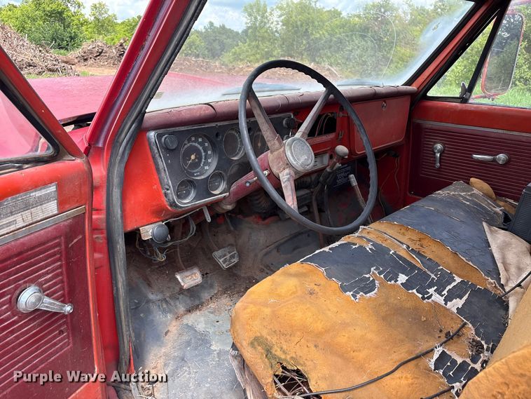 image for item ET6492 1968 Chevrolet C50 pumper fire truck