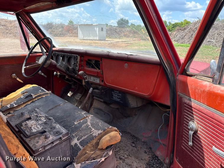 image for item ET6492 1968 Chevrolet C50 pumper fire truck