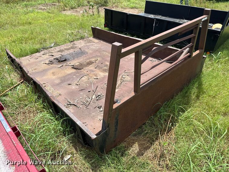 image for item ET6496 Flatbed pickup bed