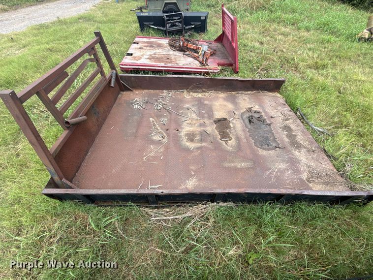 image for item ET6496 Flatbed pickup bed