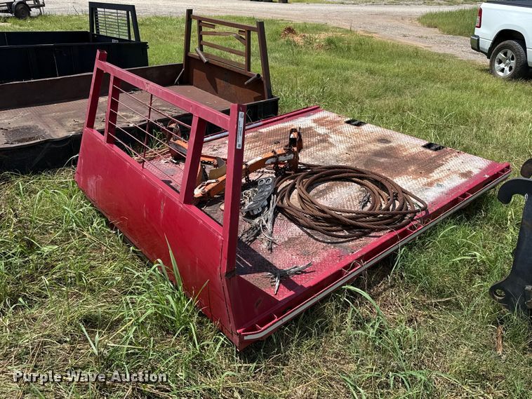 Flatbed pickup bed