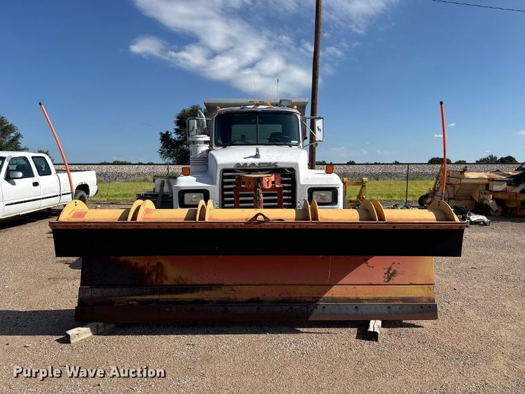 image for item EW4036 1991 Mack RD690S dump truck