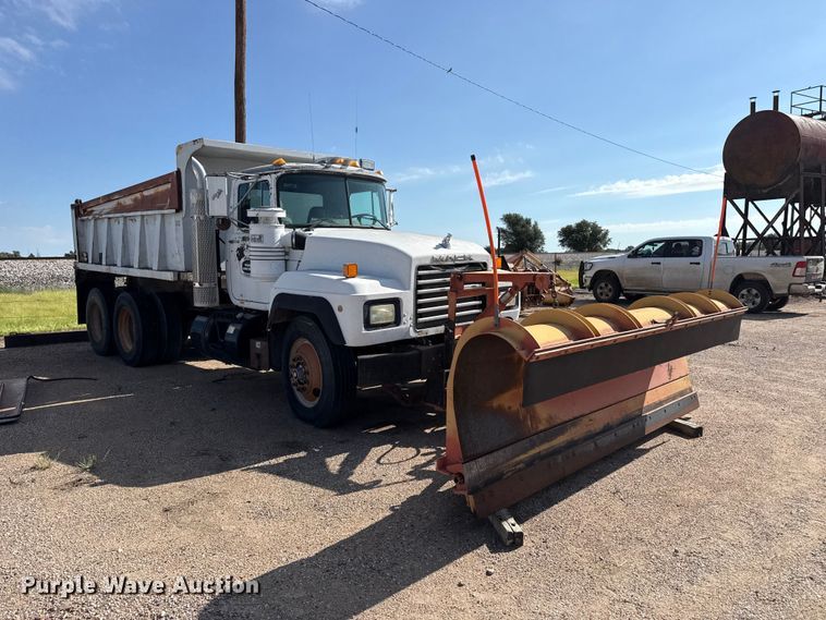 image for item EW4036 1991 Mack RD690S dump truck