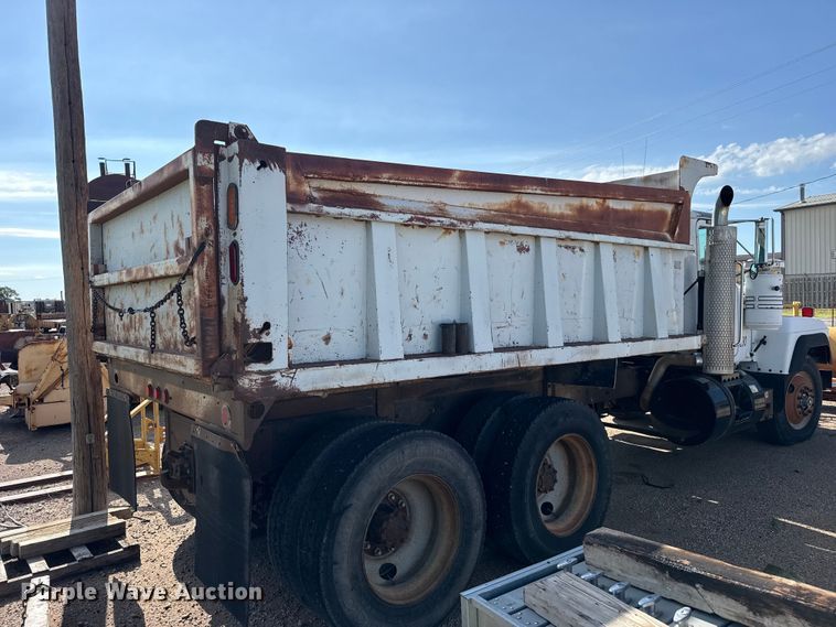 image for item EW4036 1991 Mack RD690S dump truck
