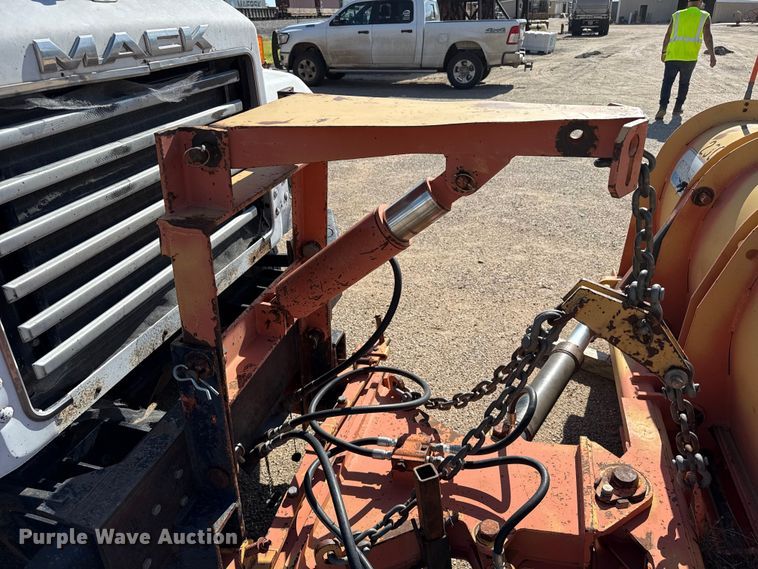 image for item EW4036 1991 Mack RD690S dump truck