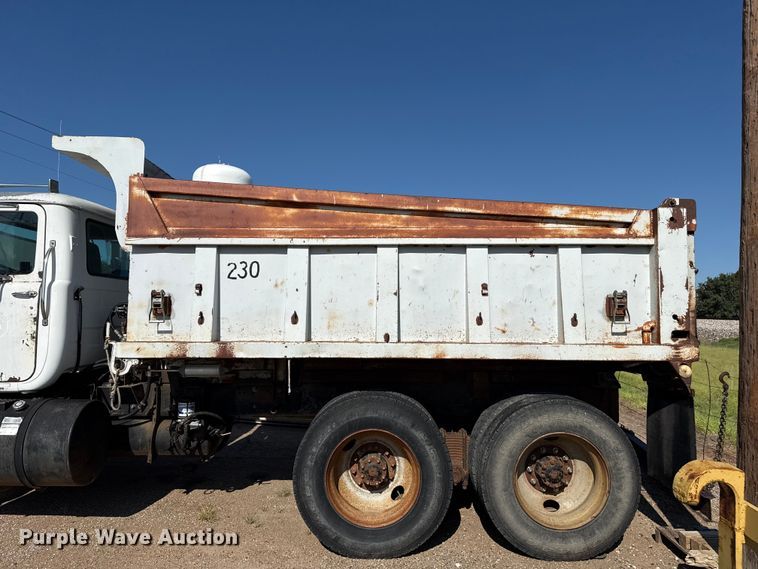 image for item EW4036 1991 Mack RD690S dump truck