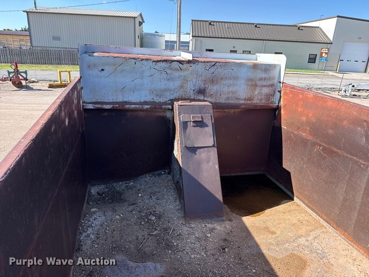 image for item EW4036 1991 Mack RD690S dump truck