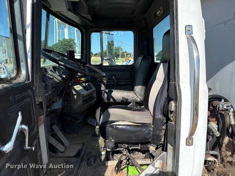image for item EW4036 1991 Mack RD690S dump truck
