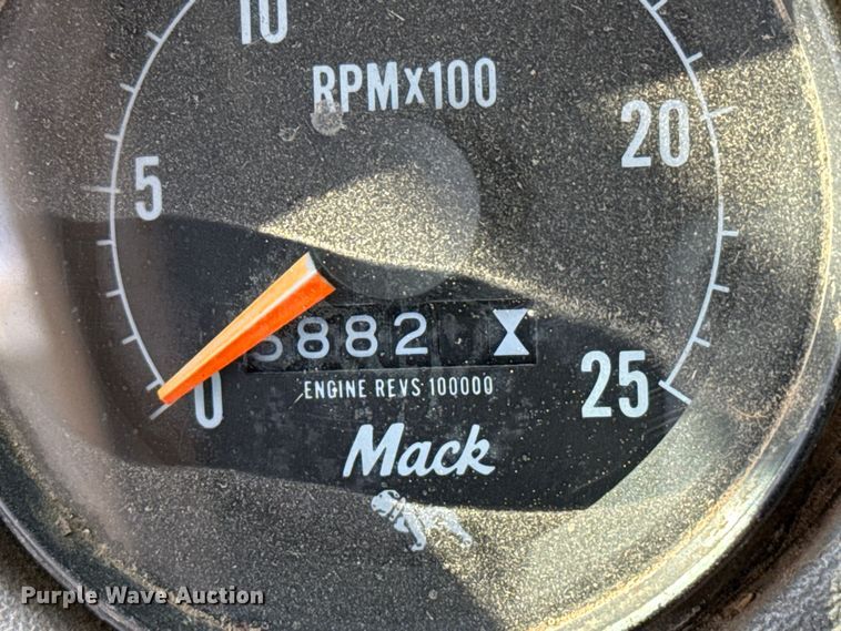 image for item EW4036 1991 Mack RD690S dump truck