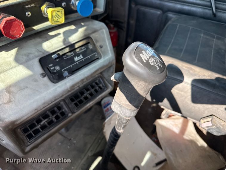 image for item EW4036 1991 Mack RD690S dump truck