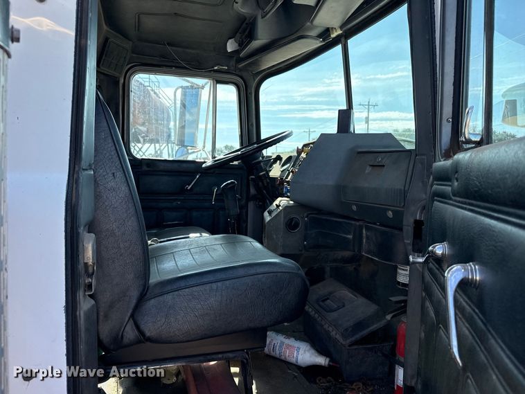 image for item EW4036 1991 Mack RD690S dump truck