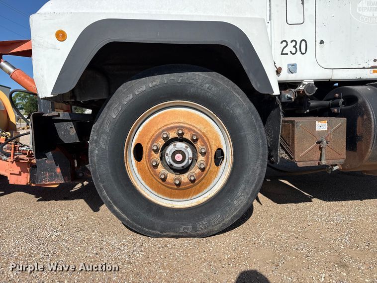 image for item EW4036 1991 Mack RD690S dump truck