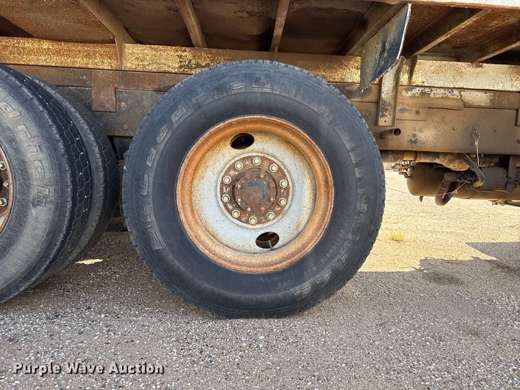 image for item EW4036 1991 Mack RD690S dump truck