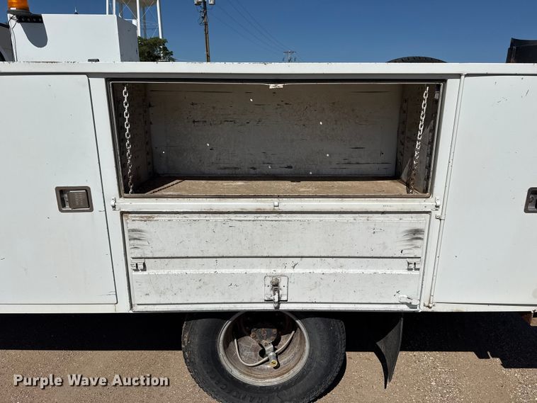 image for item EW4038 1995 Ford F-Super Duty utility / service truck