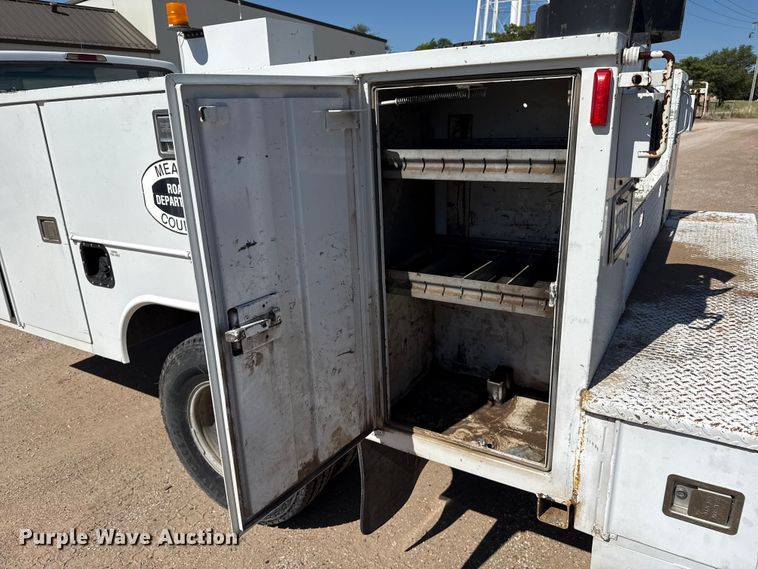 image for item EW4038 1995 Ford F-Super Duty utility / service truck