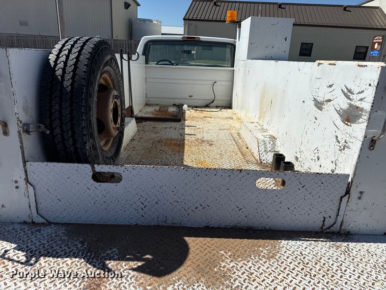 image for item EW4038 1995 Ford F-Super Duty utility / service truck