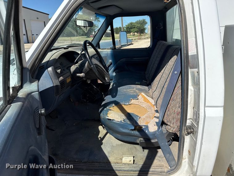 image for item EW4038 1995 Ford F-Super Duty utility / service truck