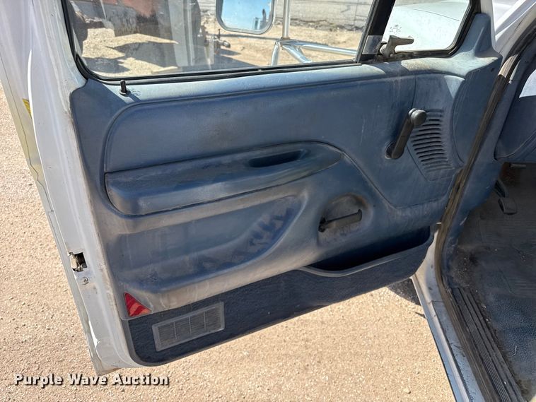 image for item EW4038 1995 Ford F-Super Duty utility / service truck