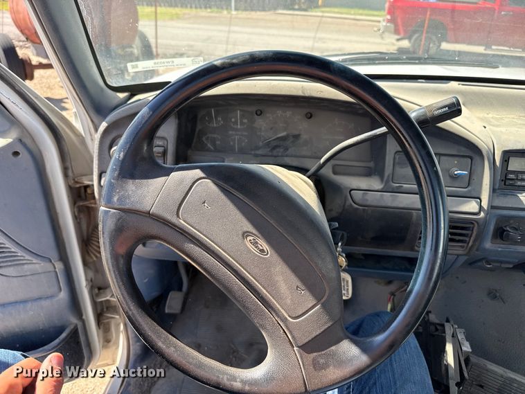 image for item EW4038 1995 Ford F-Super Duty utility / service truck