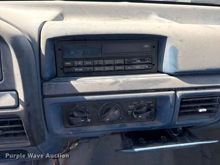 image for item EW4038 1995 Ford F-Super Duty utility / service truck