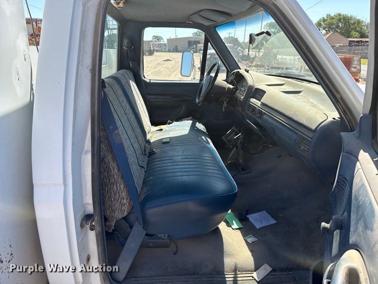 image for item EW4038 1995 Ford F-Super Duty utility / service truck