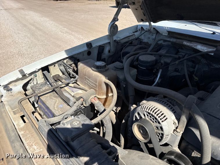 image for item EW4038 1995 Ford F-Super Duty utility / service truck
