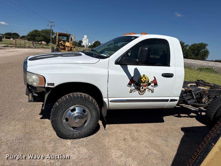 image for item EW4041 2003 Dodge Ram 3500 pickup truck cab and chassis