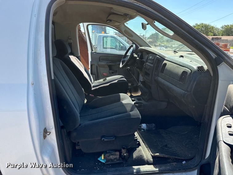 image for item EW4041 2003 Dodge Ram 3500 pickup truck cab and chassis