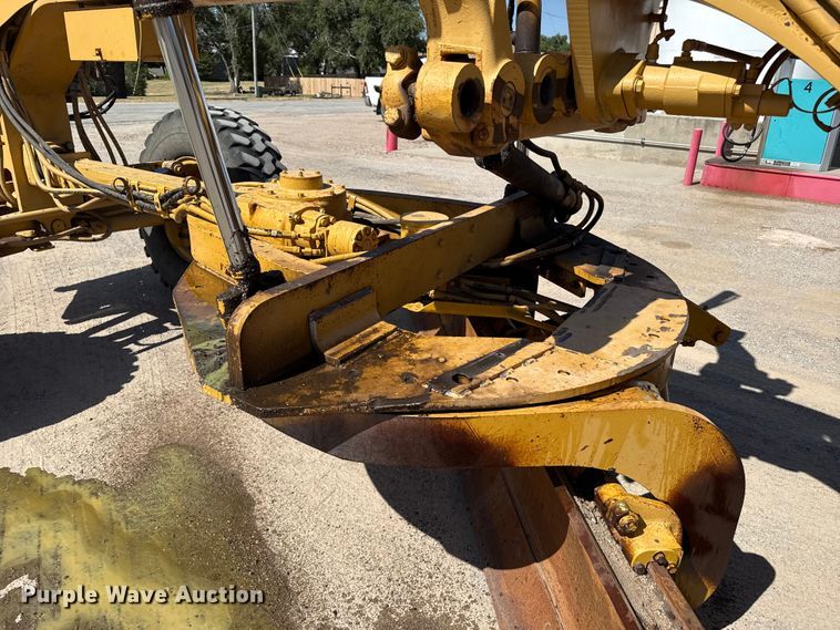 image for item EW4042 1999 Caterpillar 140H motor grader