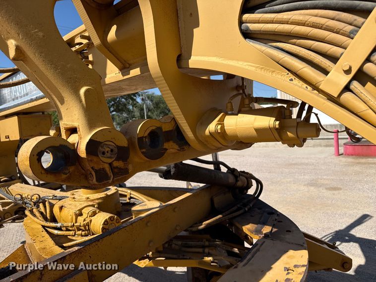 image for item EW4042 1999 Caterpillar 140H motor grader