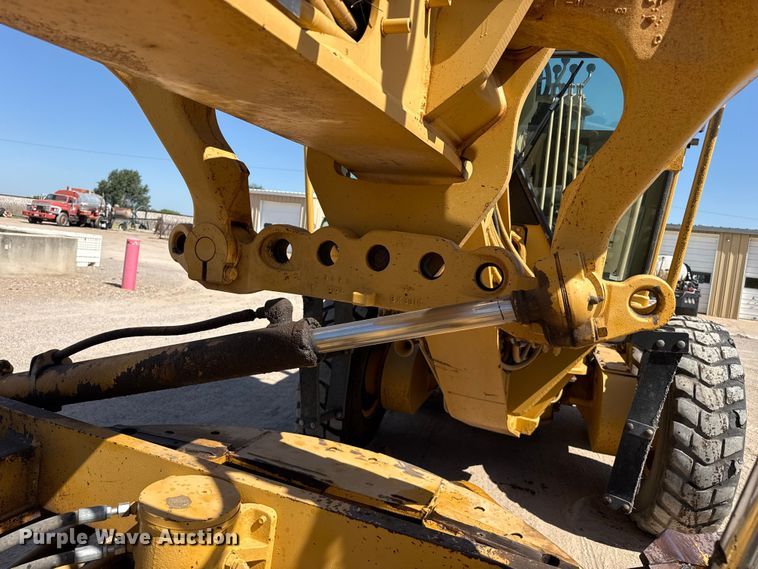 image for item EW4042 1999 Caterpillar 140H motor grader