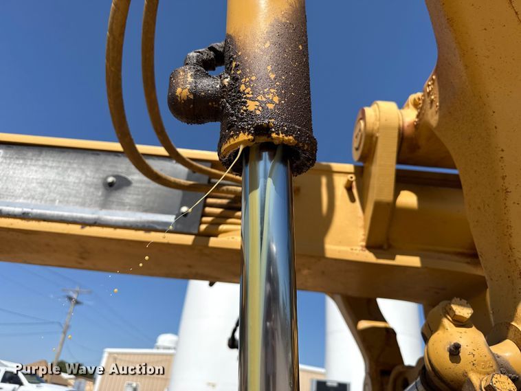 image for item EW4042 1999 Caterpillar 140H motor grader