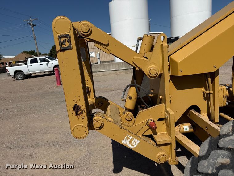 image for item EW4042 1999 Caterpillar 140H motor grader