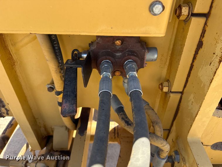 image for item EW4042 1999 Caterpillar 140H motor grader
