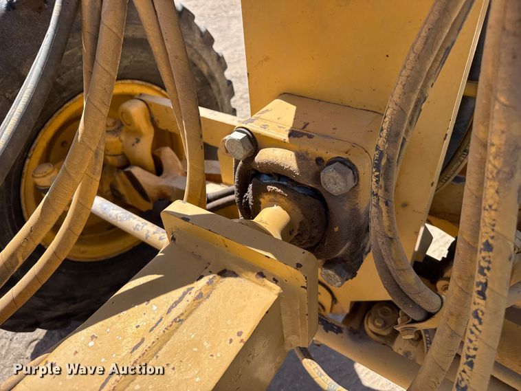 image for item EW4042 1999 Caterpillar 140H motor grader
