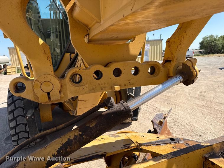 image for item EW4042 1999 Caterpillar 140H motor grader