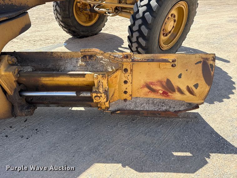image for item EW4042 1999 Caterpillar 140H motor grader