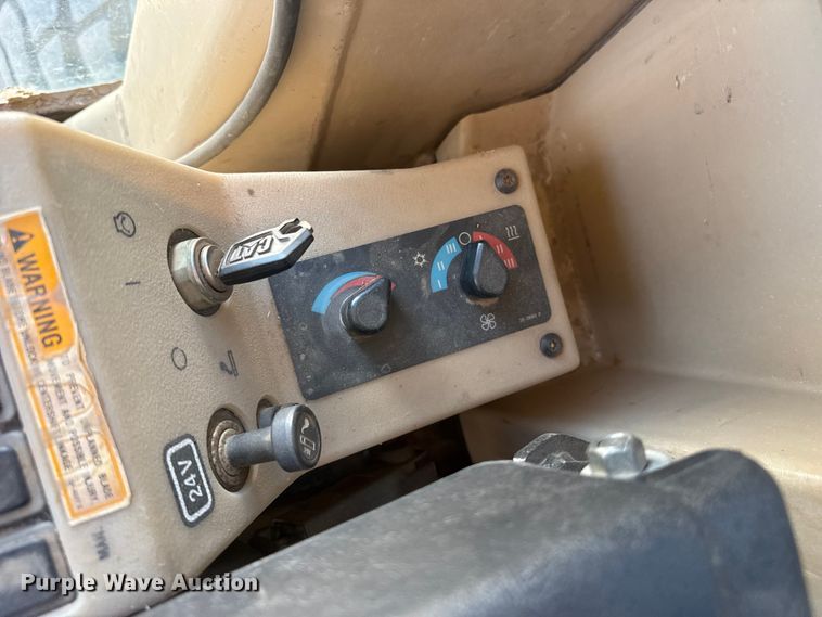 image for item EW4042 1999 Caterpillar 140H motor grader
