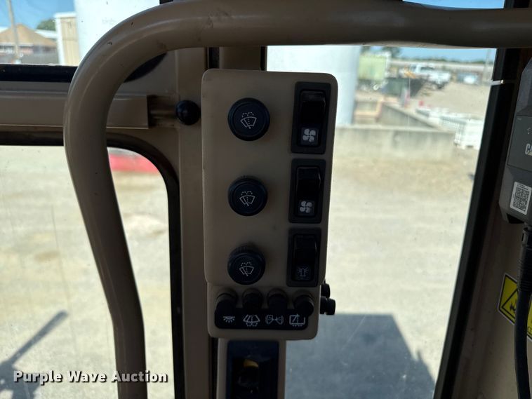 image for item EW4042 1999 Caterpillar 140H motor grader