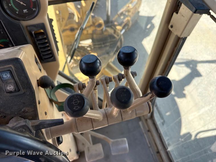 image for item EW4042 1999 Caterpillar 140H motor grader