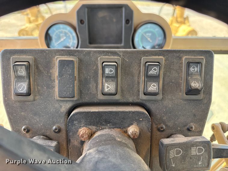 image for item EW4042 1999 Caterpillar 140H motor grader