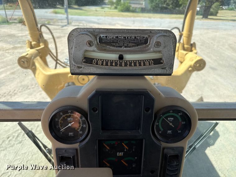 image for item EW4042 1999 Caterpillar 140H motor grader