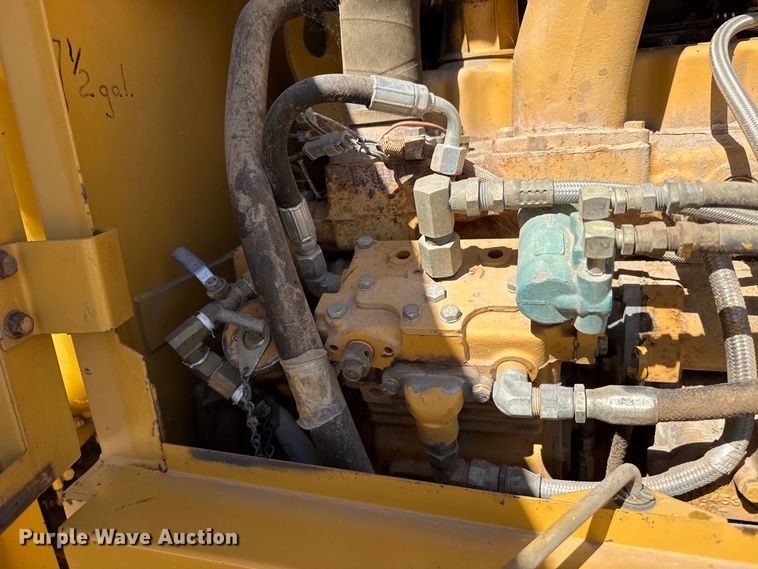 image for item EW4042 1999 Caterpillar 140H motor grader