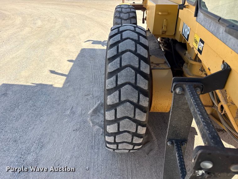 image for item EW4042 1999 Caterpillar 140H motor grader