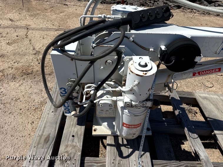 image for item EW4043 Auto Crane crane