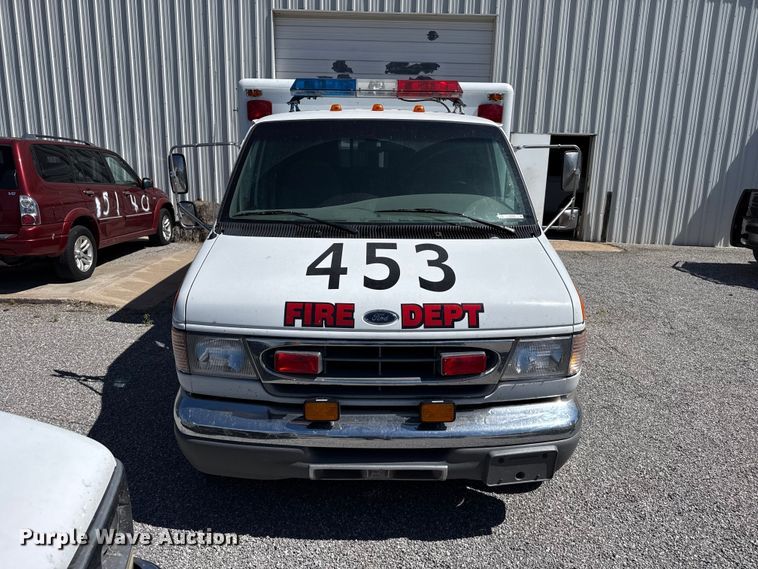 image for item EW4045 2000 Ford F450 Super Duty ambulance