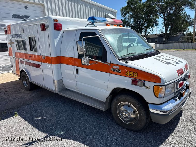 image for item EW4045 2000 Ford F450 Super Duty ambulance