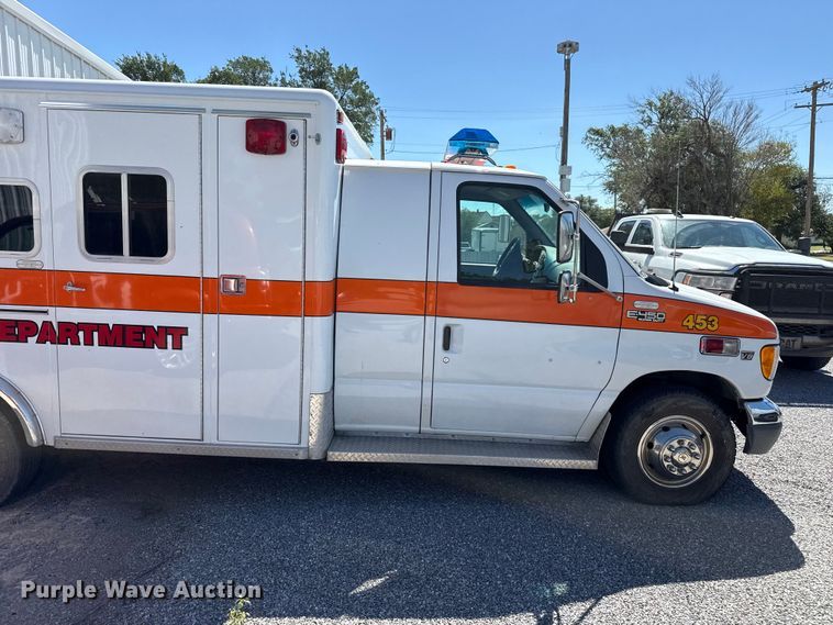 image for item EW4045 2000 Ford F450 Super Duty ambulance
