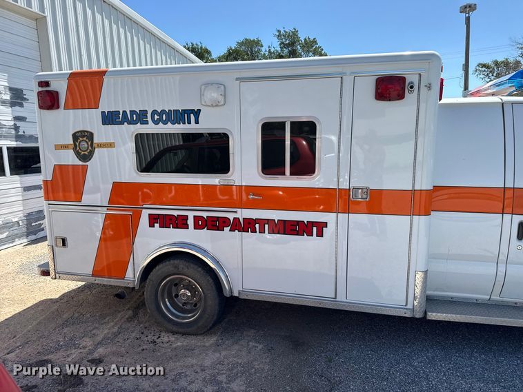 image for item EW4045 2000 Ford F450 Super Duty ambulance